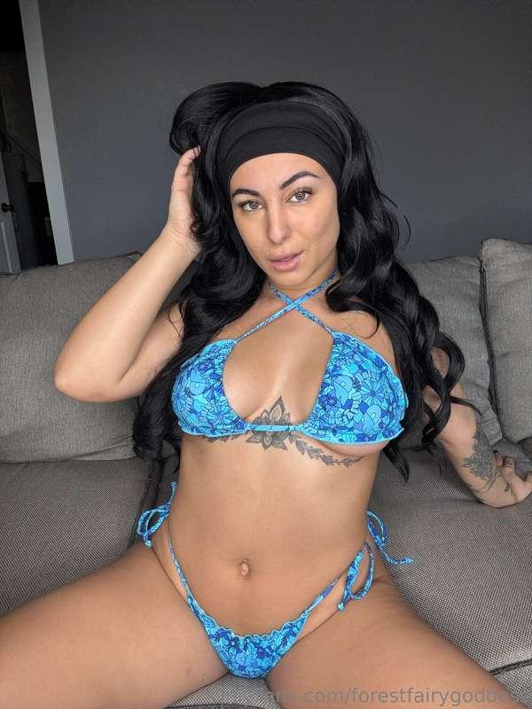 Join me in hot tub in 5 😏