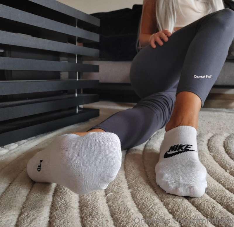 Morning yoga 🤤 Your favorite leggings and socks. A great com..