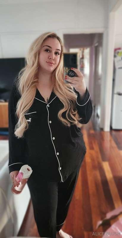 Good morning lovers   I'm back online today and will be atte..