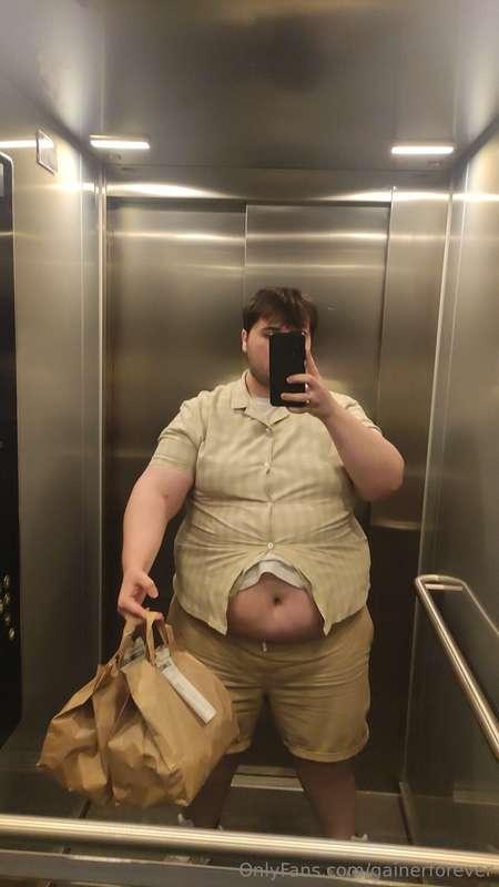 I lost control and ate 15 cheeseburgers last night 🥴 I went ..