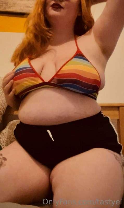 Don't I look incredible babe?

See what's underneath... only..