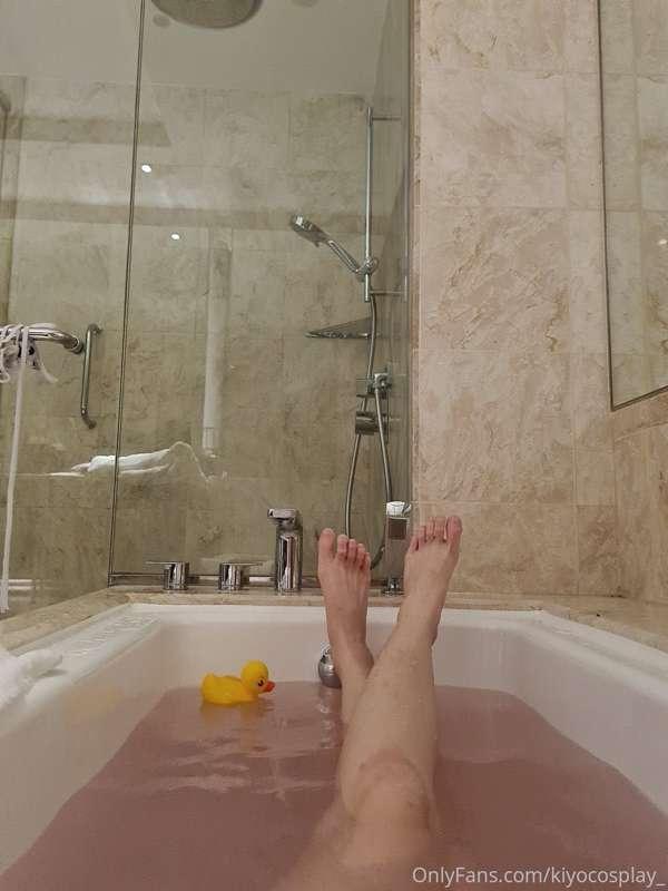 some of you said you wanted more feet pics so i will keep th..