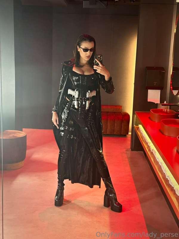 My Halloween costume this year 💅 can you guess who I was? 