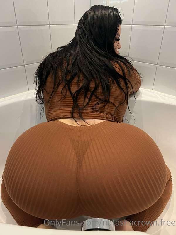 Unlock to get me naked, tits & ass 🥵 then come sext with me...