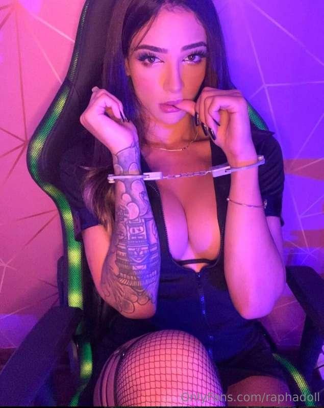 Small, Petite and innocent... Bored and wanting someone to d..