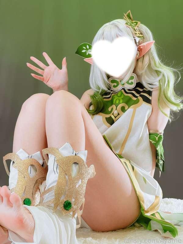 My little feet… do you think they're cute🥺💕