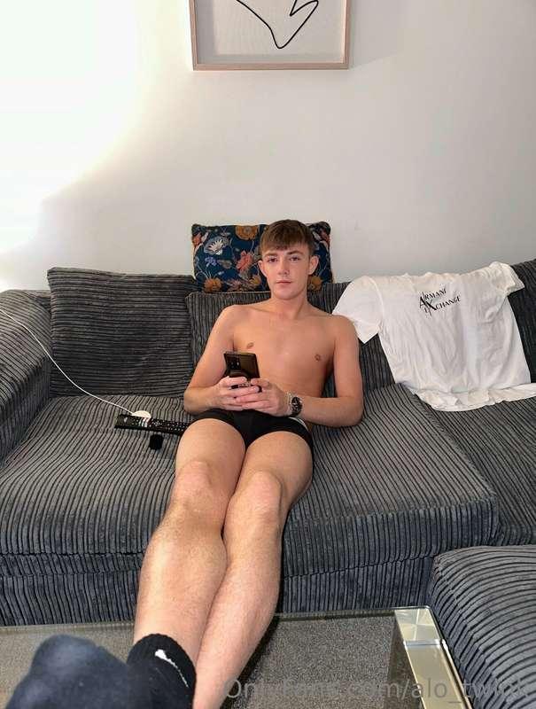 Happy Easter 🐣 Lazy Sunday Would you come watch a movie with..