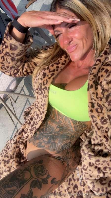 When you’re tired in your robe but still need the sun 😝 