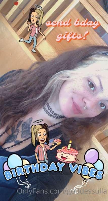 ♊️♊️It's MY BIRTHDAY!!♊️♊️
Send me birthday wishes and gifts..