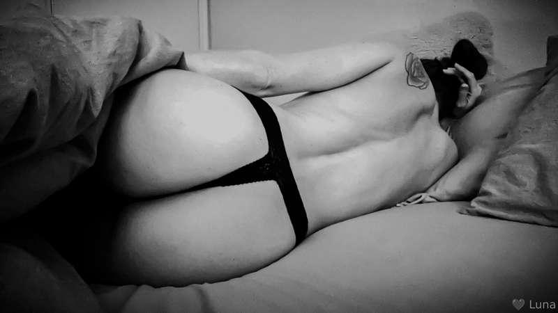 Cum join me right now 🖤