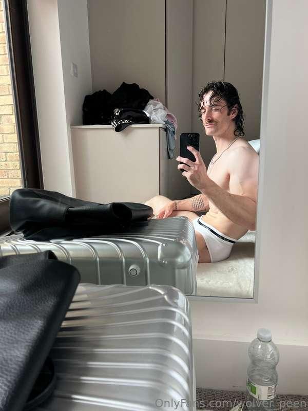 A purely homely atmosphere, minimal clothing and maximum fra..