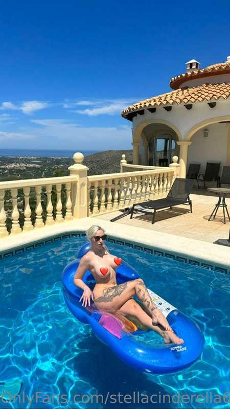 Na Lust mit mir in den Pool zu steigen?💦👅dm wenn du mich ins..