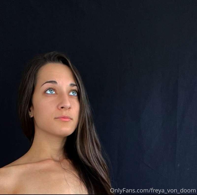 Fun fact is I don’t wear makeup 😳 Who else is a fan of natur..