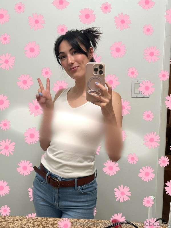 Lookin’ like a hot milf 🔥🥵. I know some of you are suckers f..