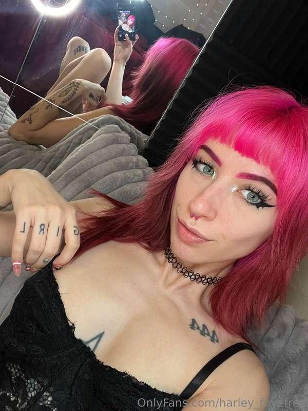 Happy FRIDAY! What're your plans for this weekend? 🥰 I'll ju..