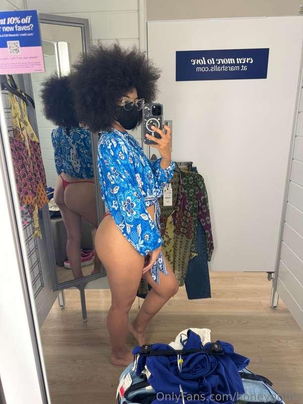 Who wants dressing room pics!?