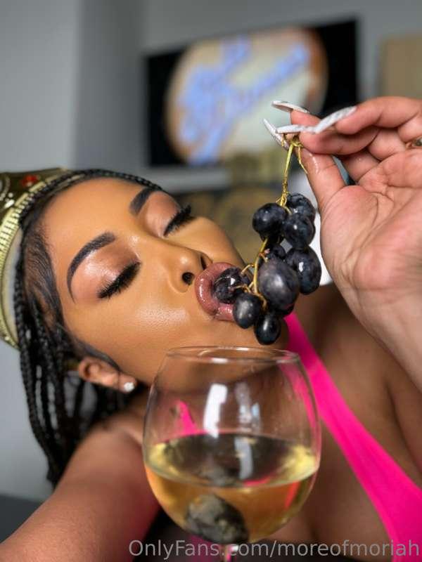 Juicy and luscious... and I'm not talking about the grapes💋