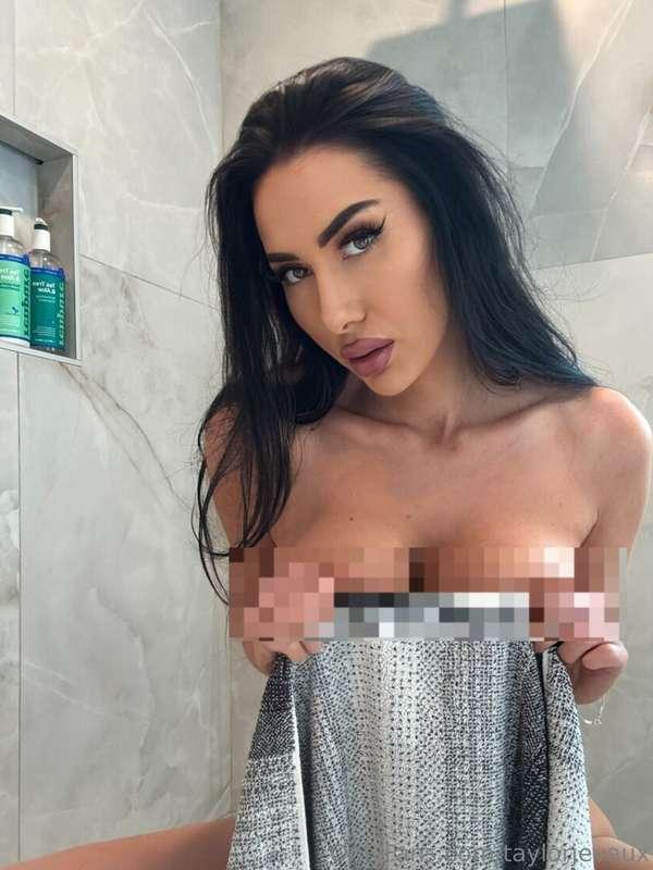 Dropping the towel and playing 🤭 dm me to see what else i br..
