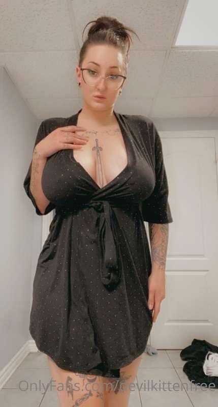 swipe to see me fully naked ;)i spread my ass open just for ..