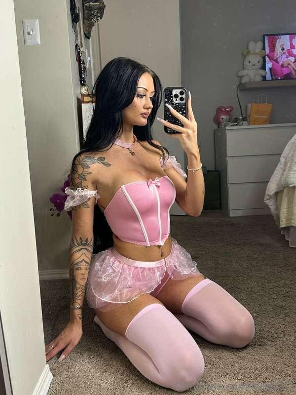 What do you think about my new outfit papi? 🙈