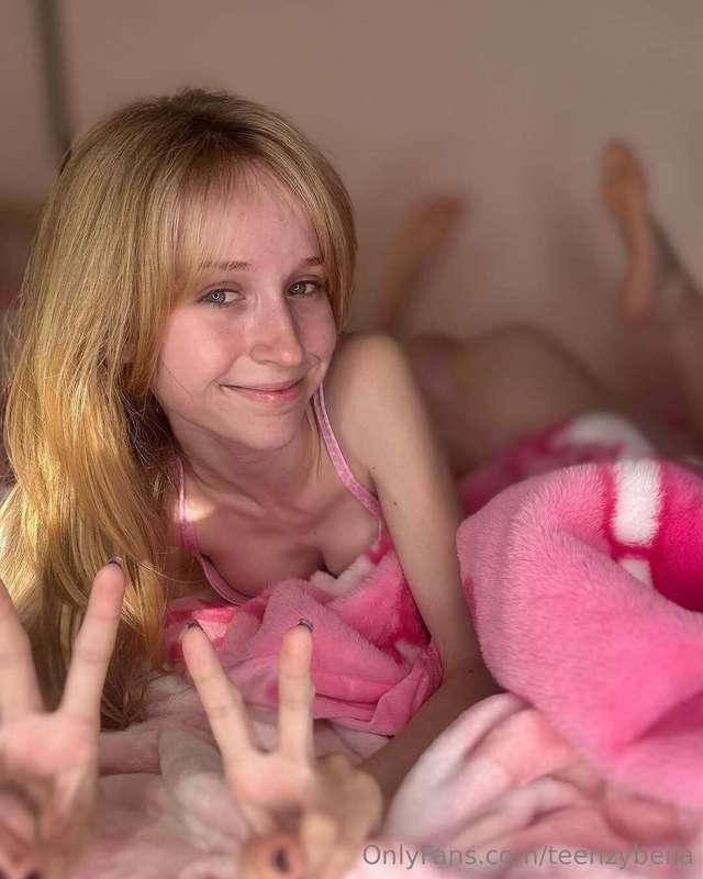 Smiling because I know i'm about to make you cum for me😘