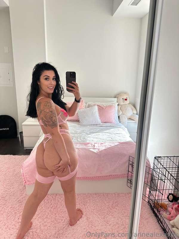 Slide over and see the booty 💦🤤  Let's play xx