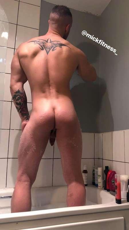 Follow my big Irish friend @mickfitness_ his onlyfans is meg..