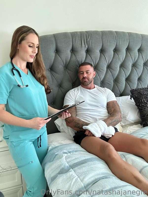 Would you let a pregnant nurse take care of you? 😏 I treated..
