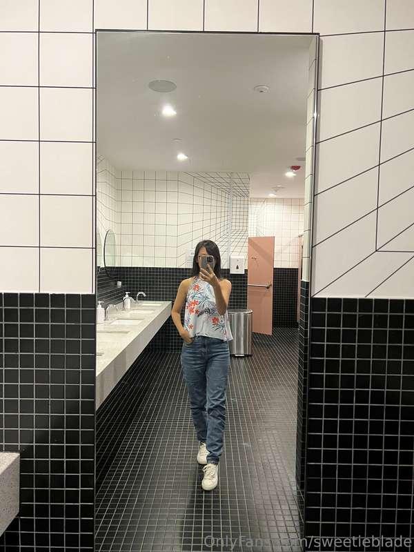 Yesterday’s #OOTD; #shopnassa top & #cottonon jeans

My alwa..