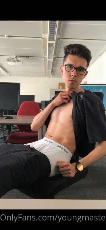 Another risky place I had fun 🤫😈 while studying in the compu..