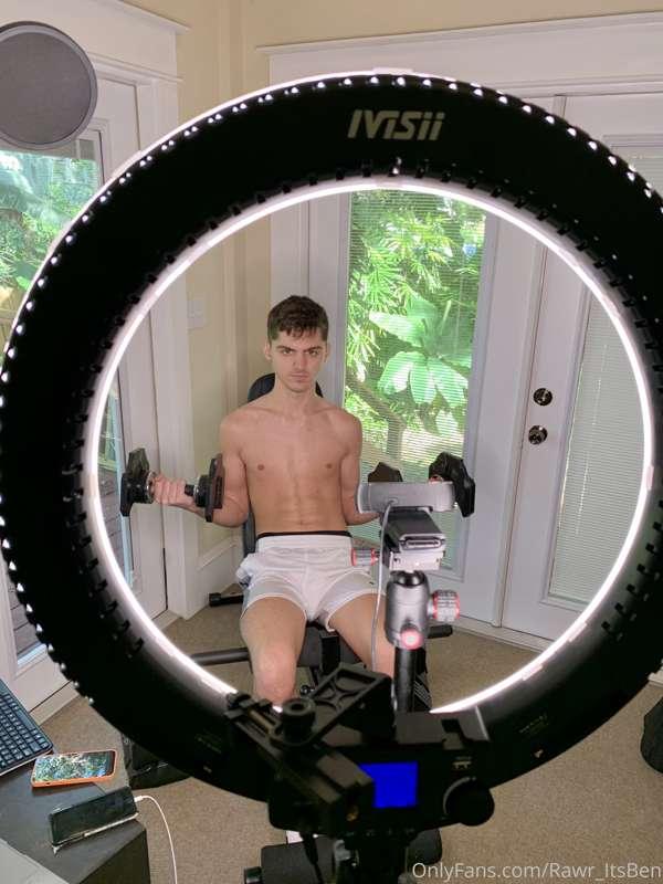 I'm working out live on cam NOW.  Cum watch me!!!!   It is t..