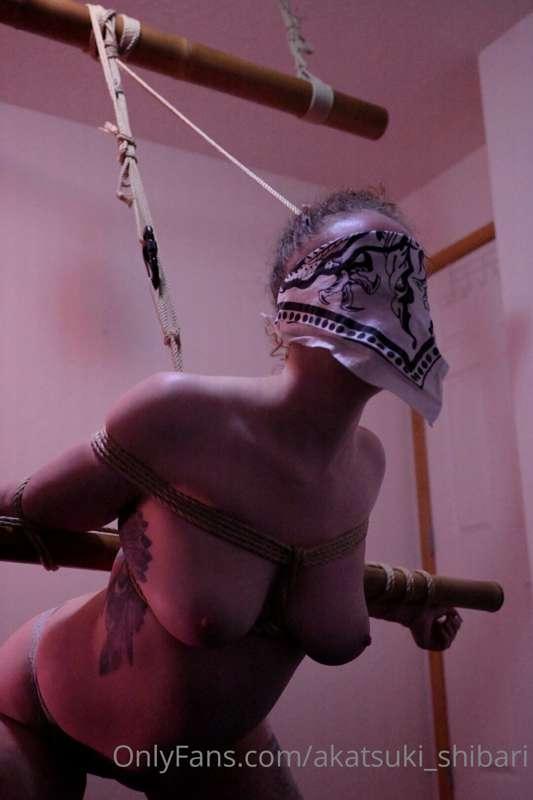 Only slightly smothering @chelseakonly 
Curly hair is easy t..