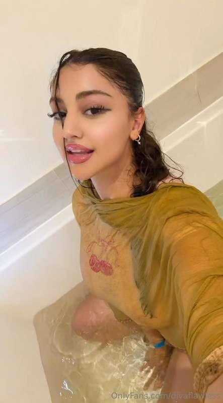 Full bathtub video ? 🫦 sent exclusively! 