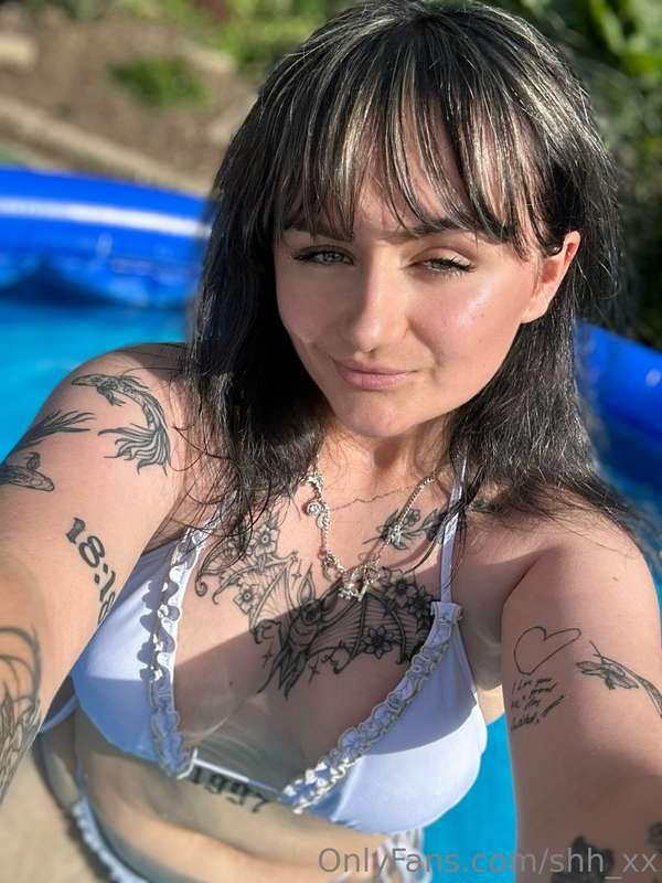 Would be wrong not to enjoy this sunshine in the pool toppin..