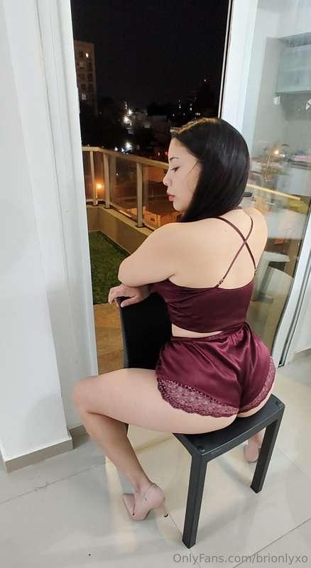 I'd love to give you a little lap dance on this chair 😘😈