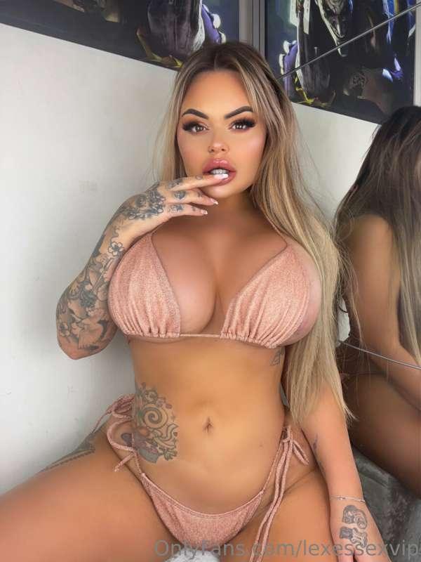 Pretty girl privilege… tip this post if you submit to your g..
