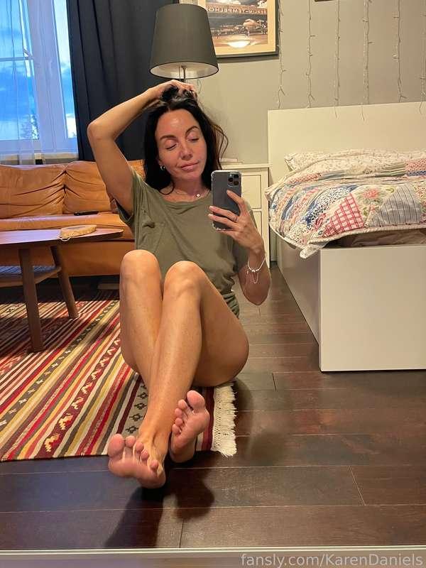 #fyp #hot #brunette #feet #toe #petite #wet #sexy #cum #custom 

I urgently need a foot massage, will you do it? 🥰