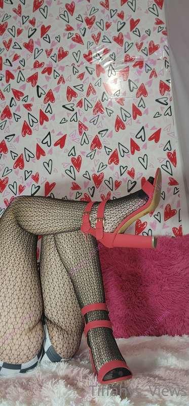 Feet Friday...  comment if ur into feet content Otherwise, h..