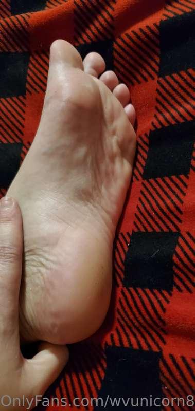 Who would rub my feet for me? Been in heels for the last 6 h..