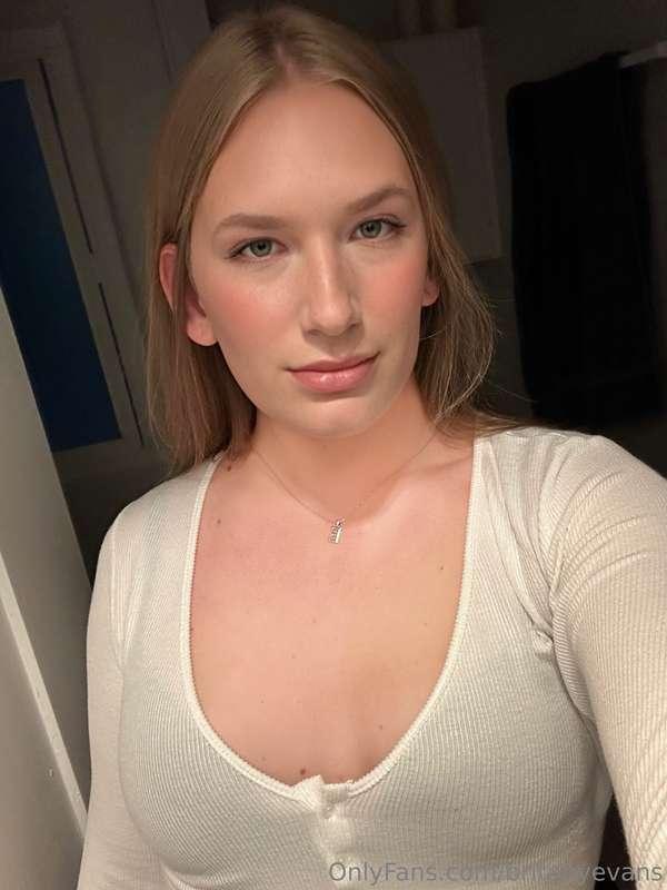 Would you bust a load onto my pretty face?🥰