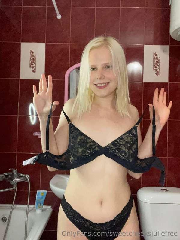 Put my hands down? 😉🍒If your answer is "yes", I'm waiting fo..