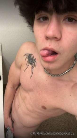Come get a taste—don’t leave me waiting with my tongue out 😈