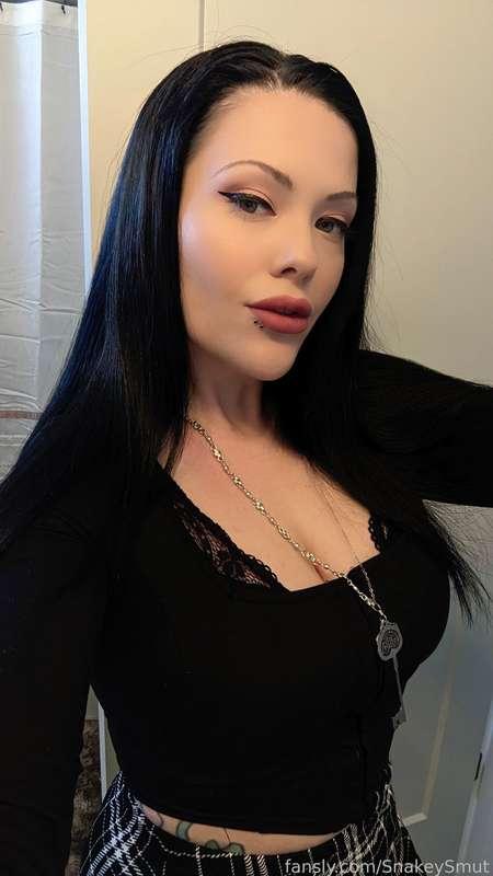 Sometimes I put on clothes ;) 
Would you take me on a lil coffee date 💗?