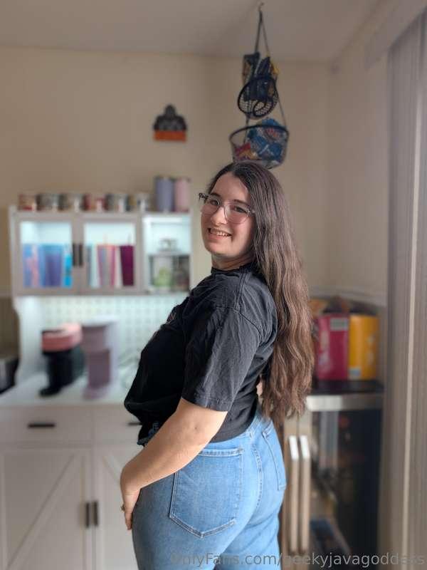 Jeans and a big booty 