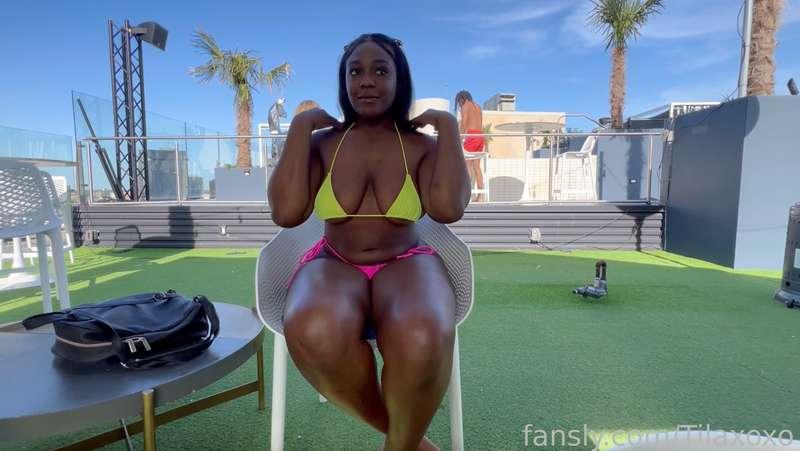 The faces I make when I'm up to no good 😈😝

#public #flashing #bikini #outdoor #pool #outdoor