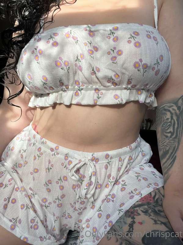 Did you wanna have a pyjama party? 🥺