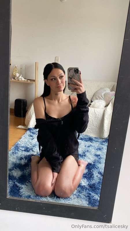 Was feeling cute in all black today 💋🖤