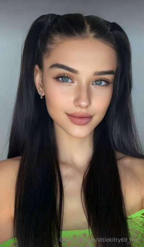 SEXY BAE @cutie_alice IS CRAZY NYMPHOMANIAC🤤 SHE LOVES TO PL..