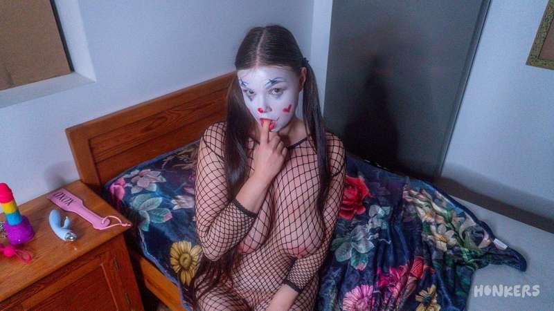 Insert balls here 🤡🥵

#clown #clowngirl #clownmakeup #clownnose #bigtits #naturaltits #bigboobs #fishnets #bodystocking #milf #cougar #tease #topless #tongue #fyp