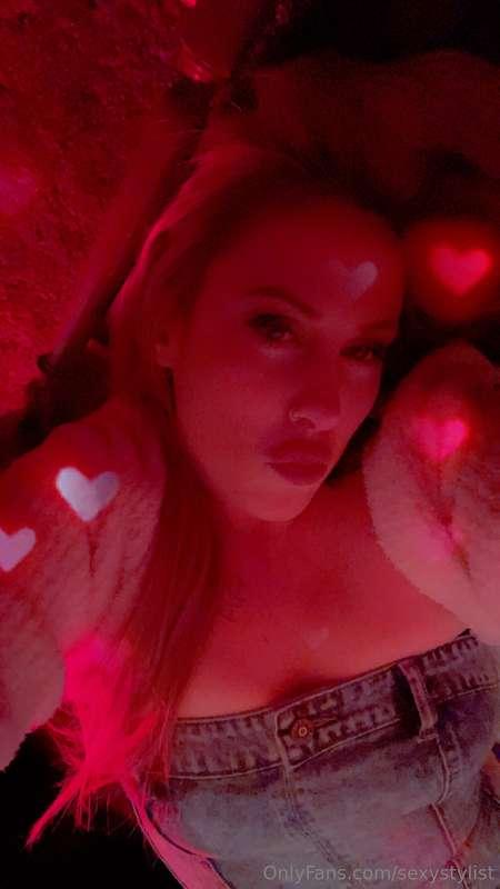 Friday from 12pm - 4pm est I will be online for Lives, Custo..